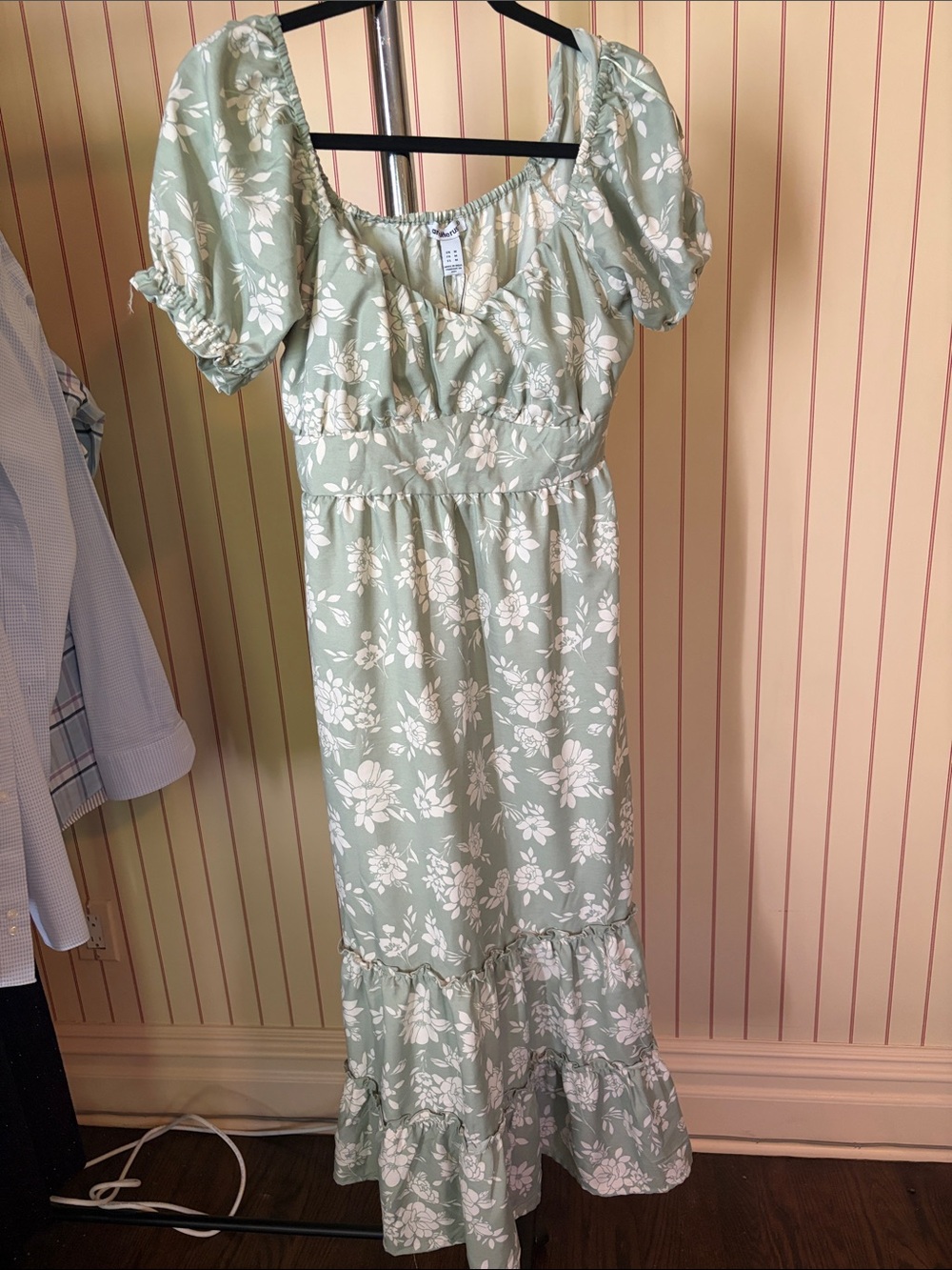 Charlotte Russe Sage Green Floral Puff-Sleeve Maxi Dress